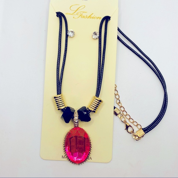 Chocker pink with Crystals and Crystal Earrings! - Picture 4 of 12